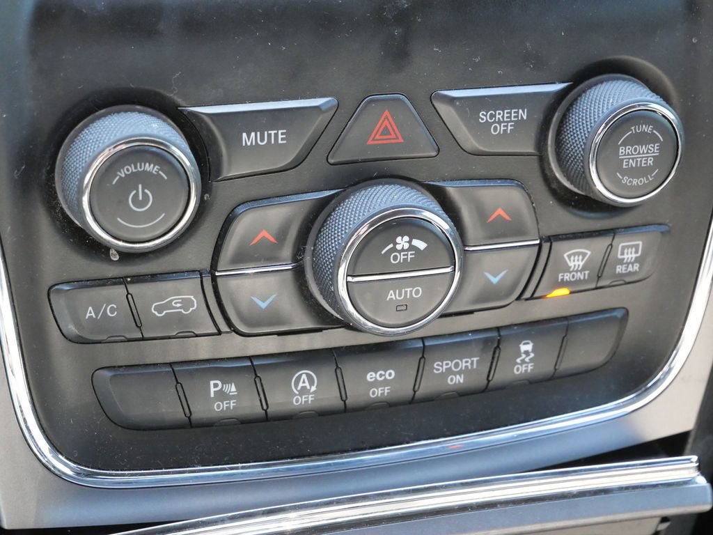 Used 2019 Jeep Grand Cherokee Laredo image 40