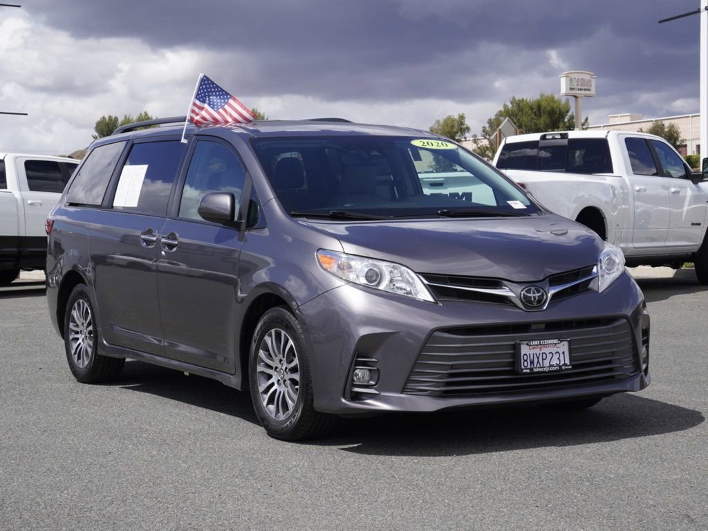 Used 2020 Toyota Sienna XLE image 2