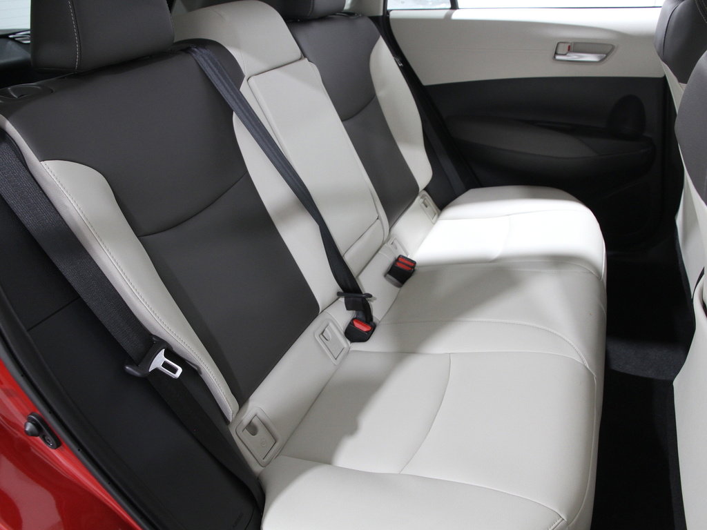 Used 2022 Toyota Corolla Cross XLE image 13