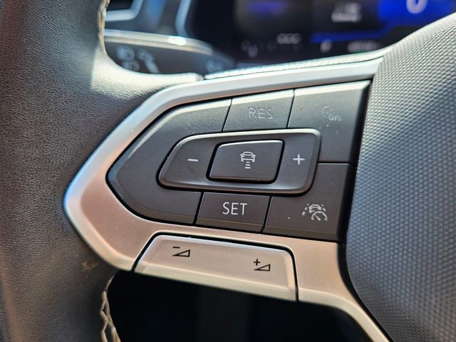 Used 2023 Volkswagen Tiguan SE w/ Panoramic Sunroof Package FWD image 12