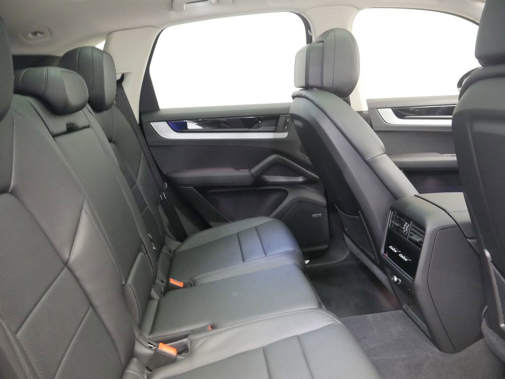 Certified 2024 Porsche Cayenne image 32