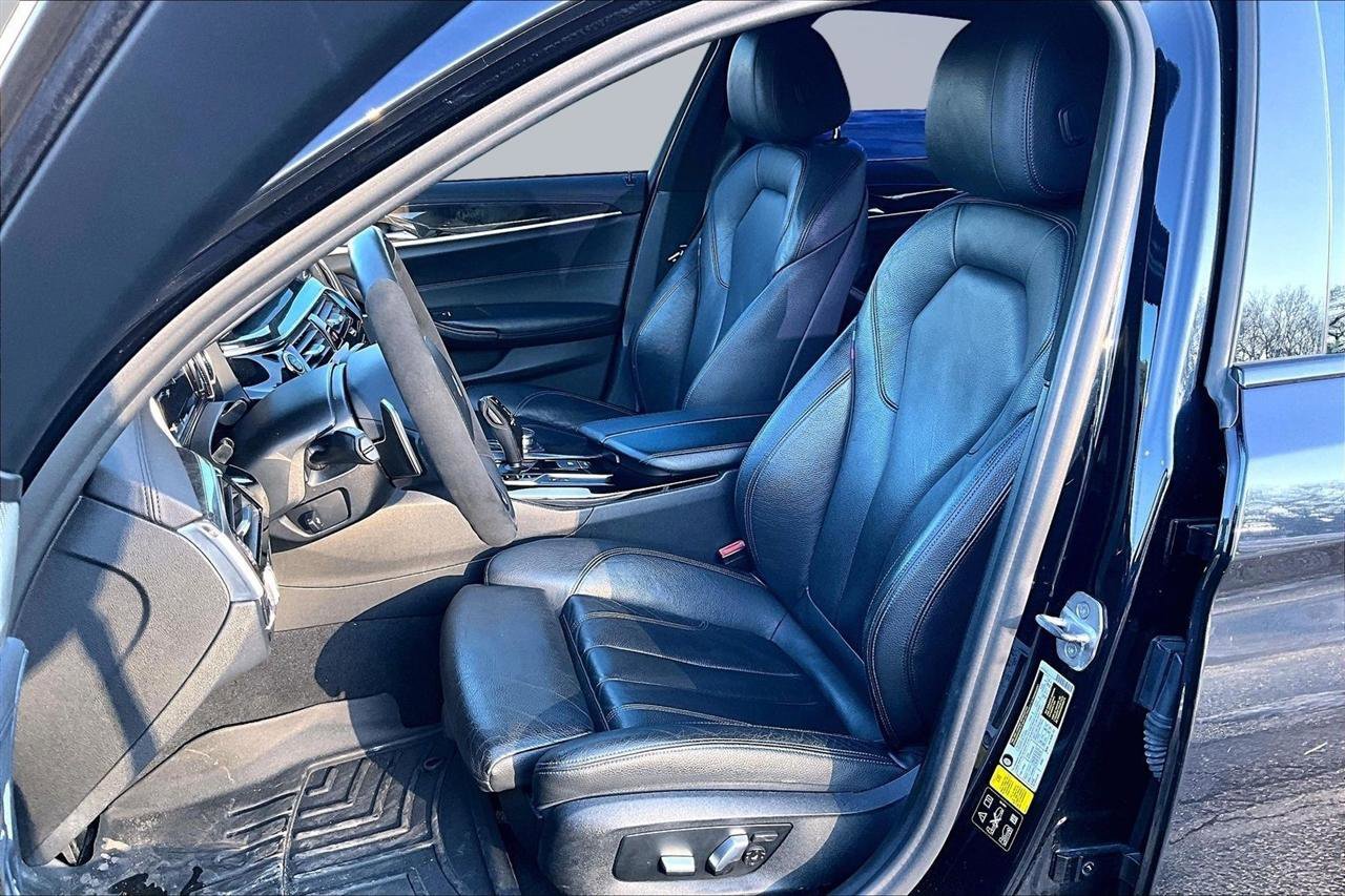 Used 2018 BMW 540i xDrive 540i xDrive w/ M Sport Package image 21