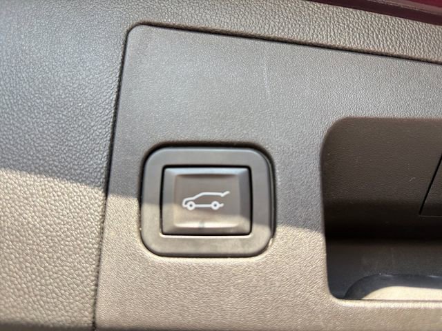 Used 2018 Cadillac XT5 Platinum AWD/4WD image 17