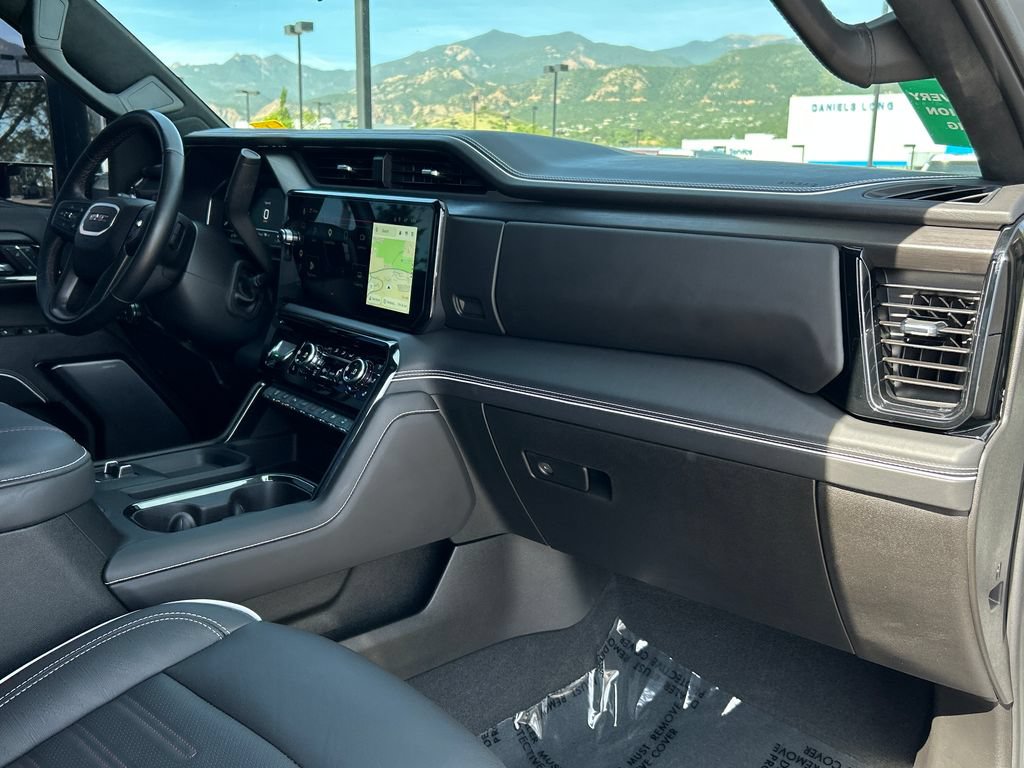 Used 2025 GMC Sierra 2500 AT4X AWD/4WD image 8