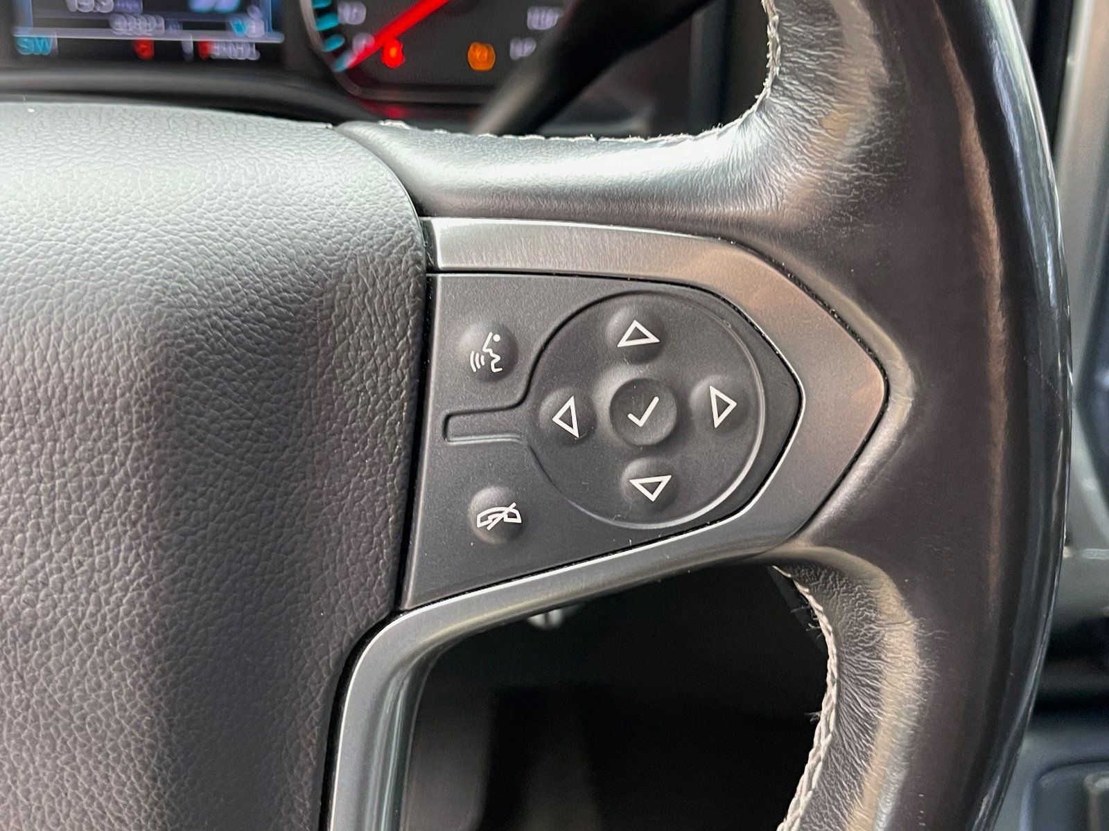 Used 2018 Chevrolet Silverado 1500 LTZ Z71 w/ LTZ Plus Package AWD/4WD image 31