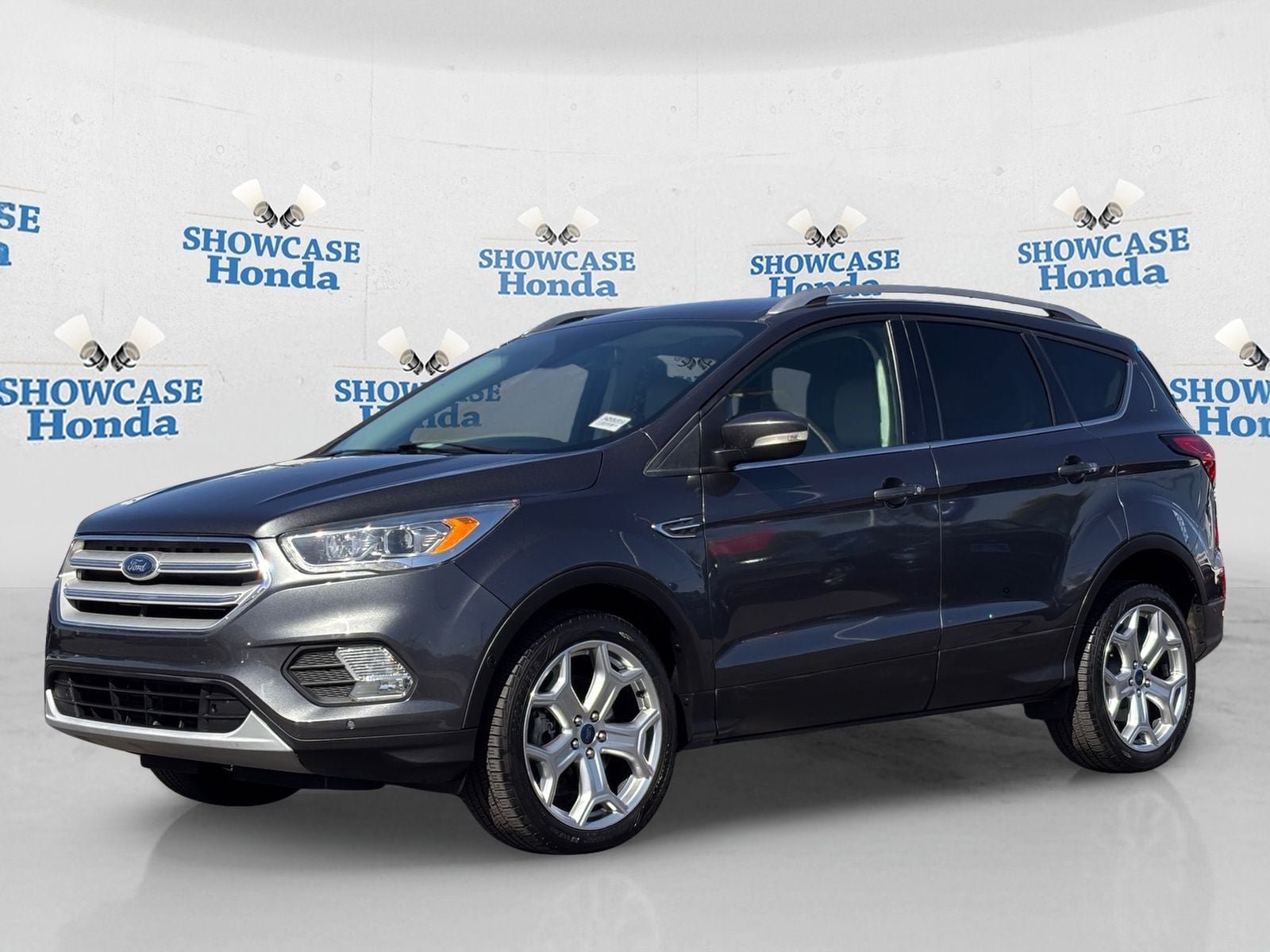 Used 2019 Ford Escape Titanium AWD/4WD image 2