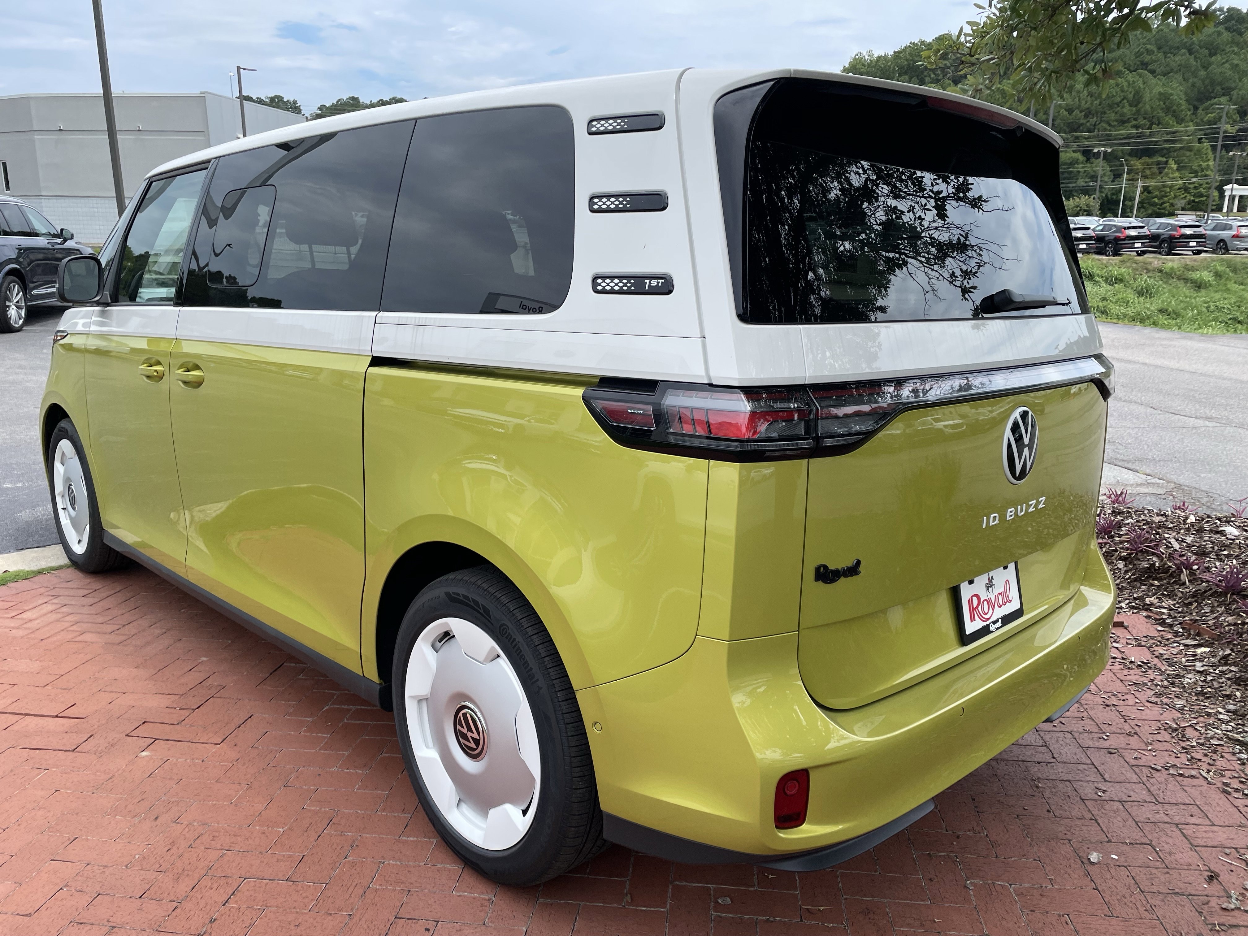 New 2025 Volkswagen ID. Buzz 1st Edition image 6