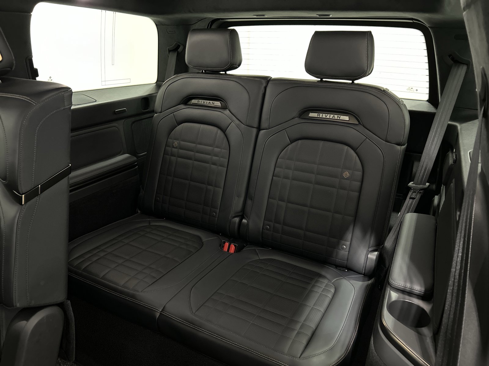 Used 2025 Rivian R1S Premium image 22