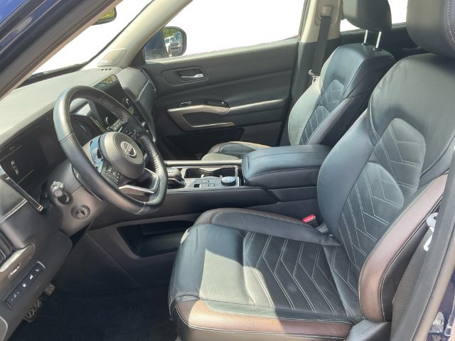 Used 2022 Nissan Pathfinder Platinum w/ Cargo Package AWD/4WD image 10