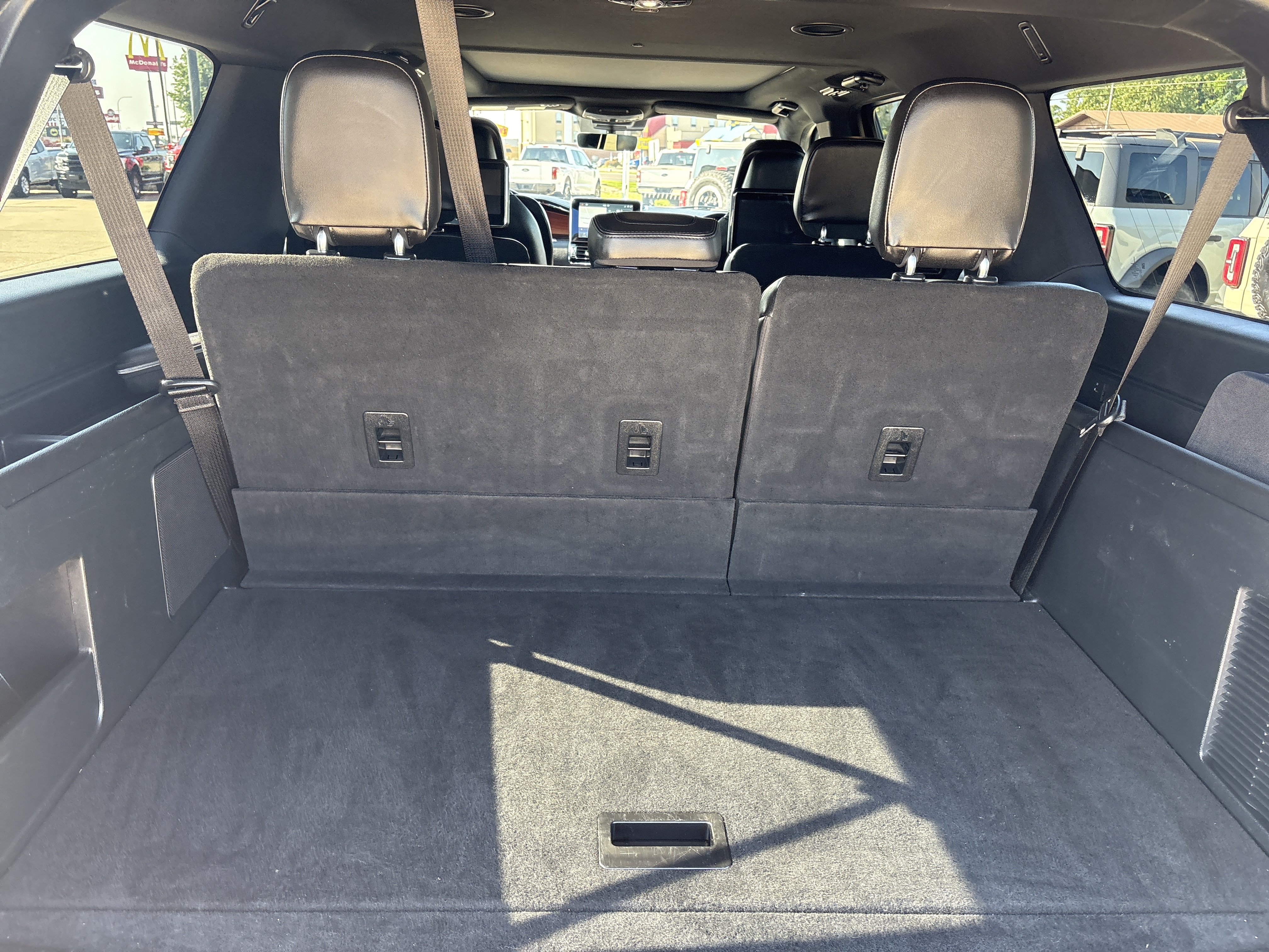 Used 2021 Lincoln Navigator L Reserve w/ Luxury Package AWD/4WD image 7