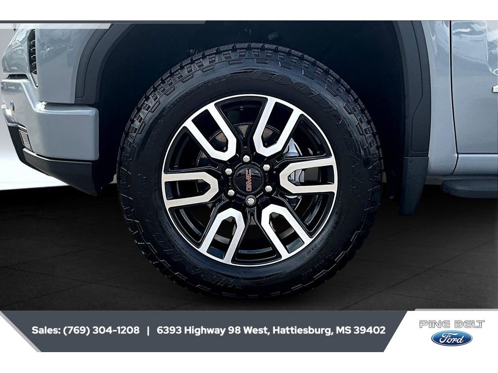 Used 2024 GMC Sierra 1500 AT4 w/ Technology Package image 7