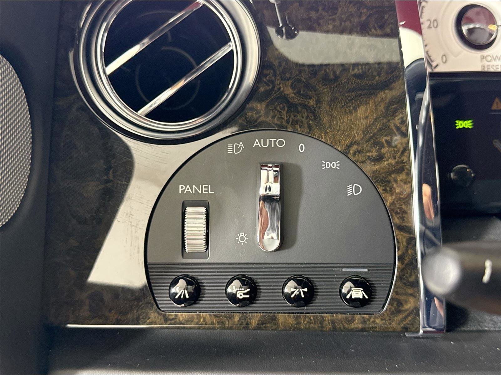 Used 2019 Rolls-Royce Wraith image 26