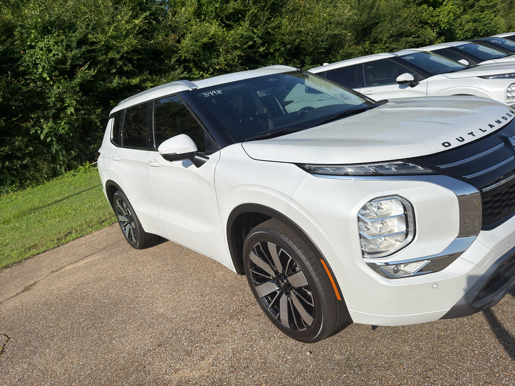 New 2026 Mitsubishi Outlander SEL FWD image 3