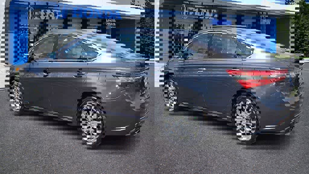 Used 2015 Toyota Avalon XLE Touring FWD image 6