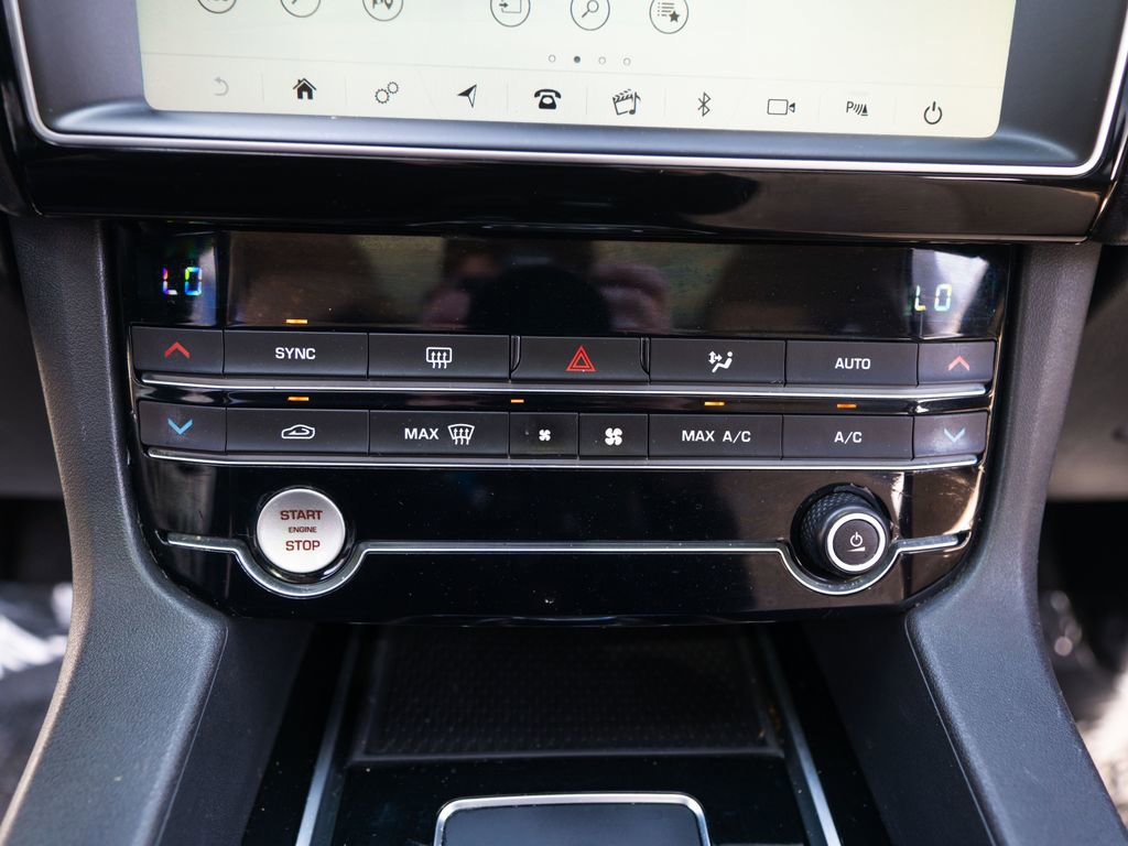 Used 2020 Jaguar F-PACE Premium AWD/4WD image 25