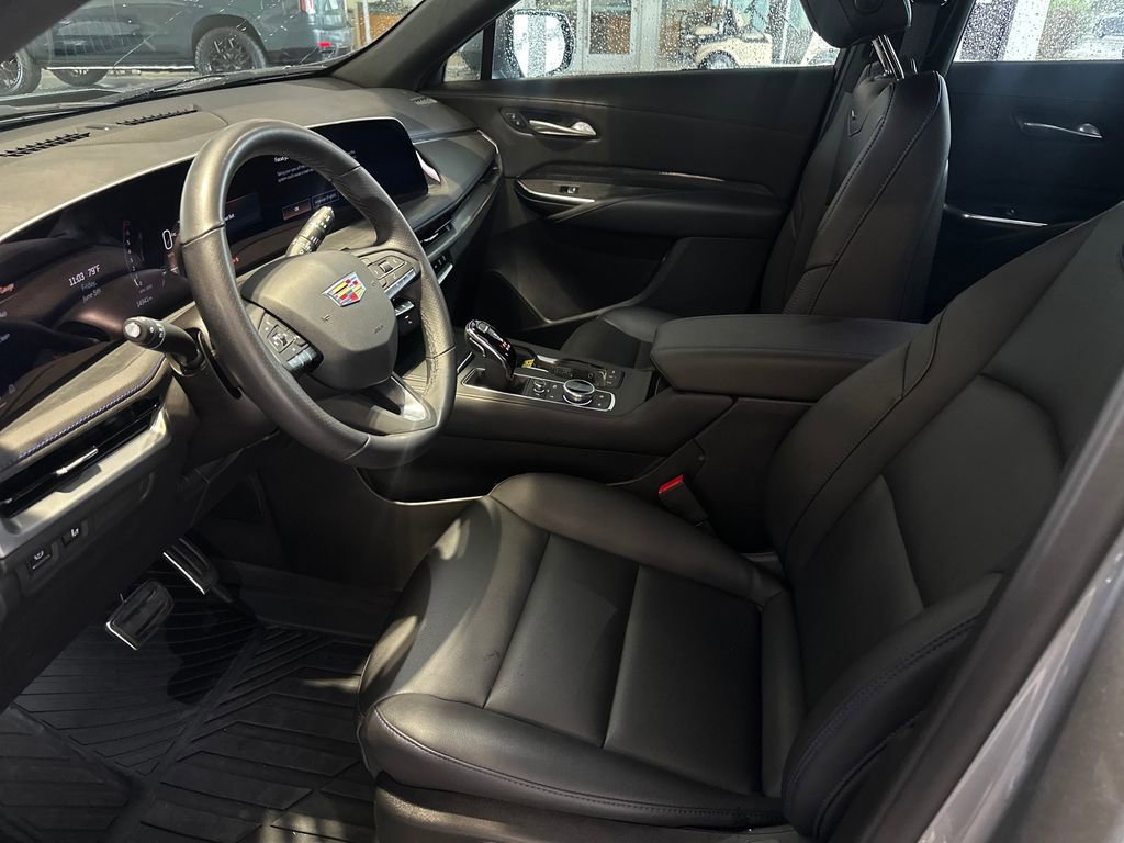 Used 2025 Cadillac XT4 Sport FWD image 17