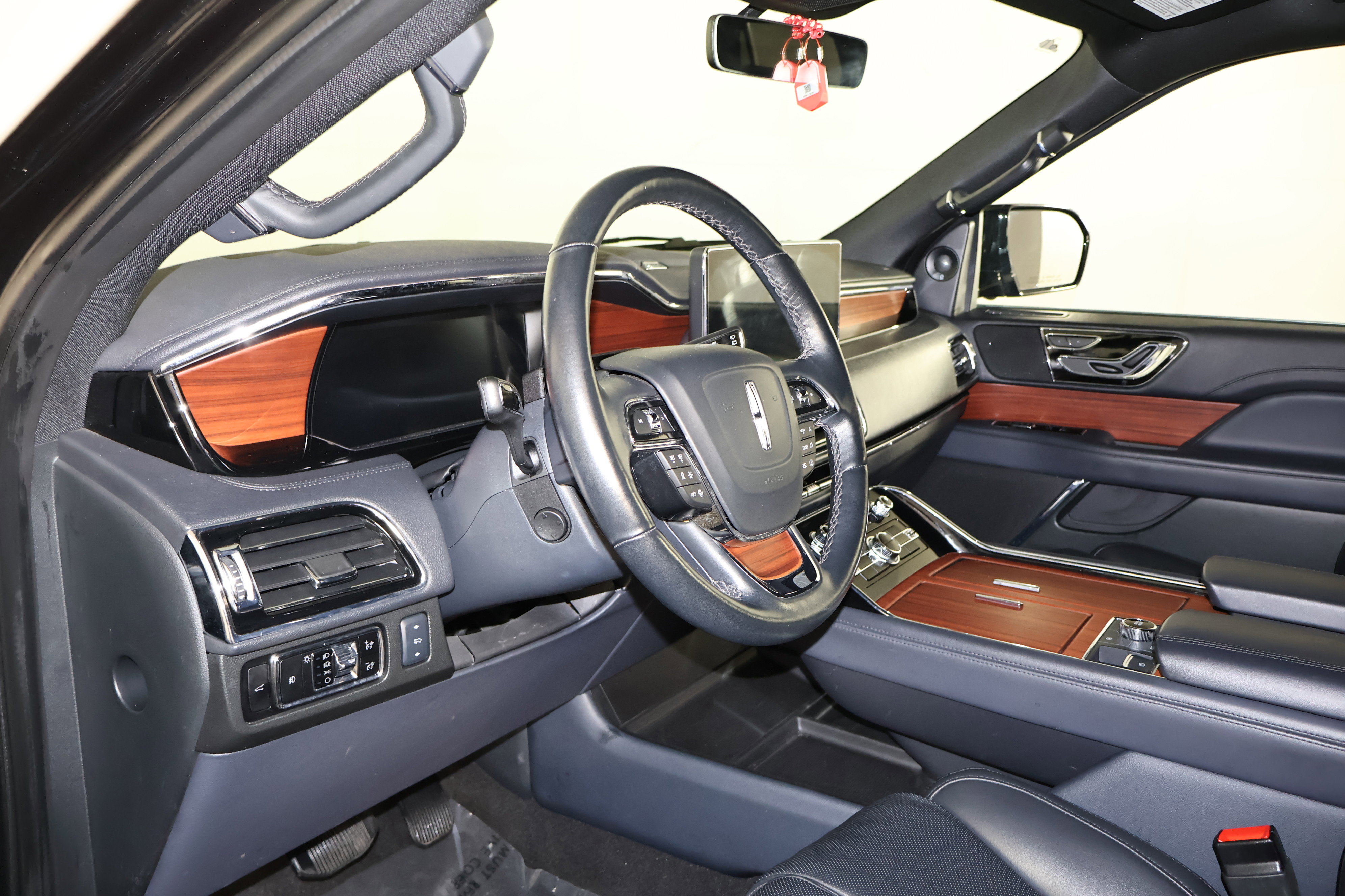 Used 2024 Lincoln Navigator Premiere image 41