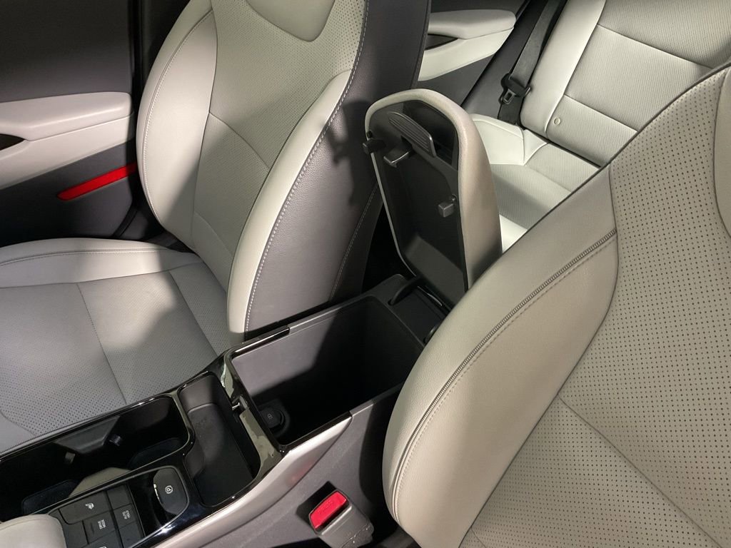 Used 2021 Hyundai Ioniq Limited image 30