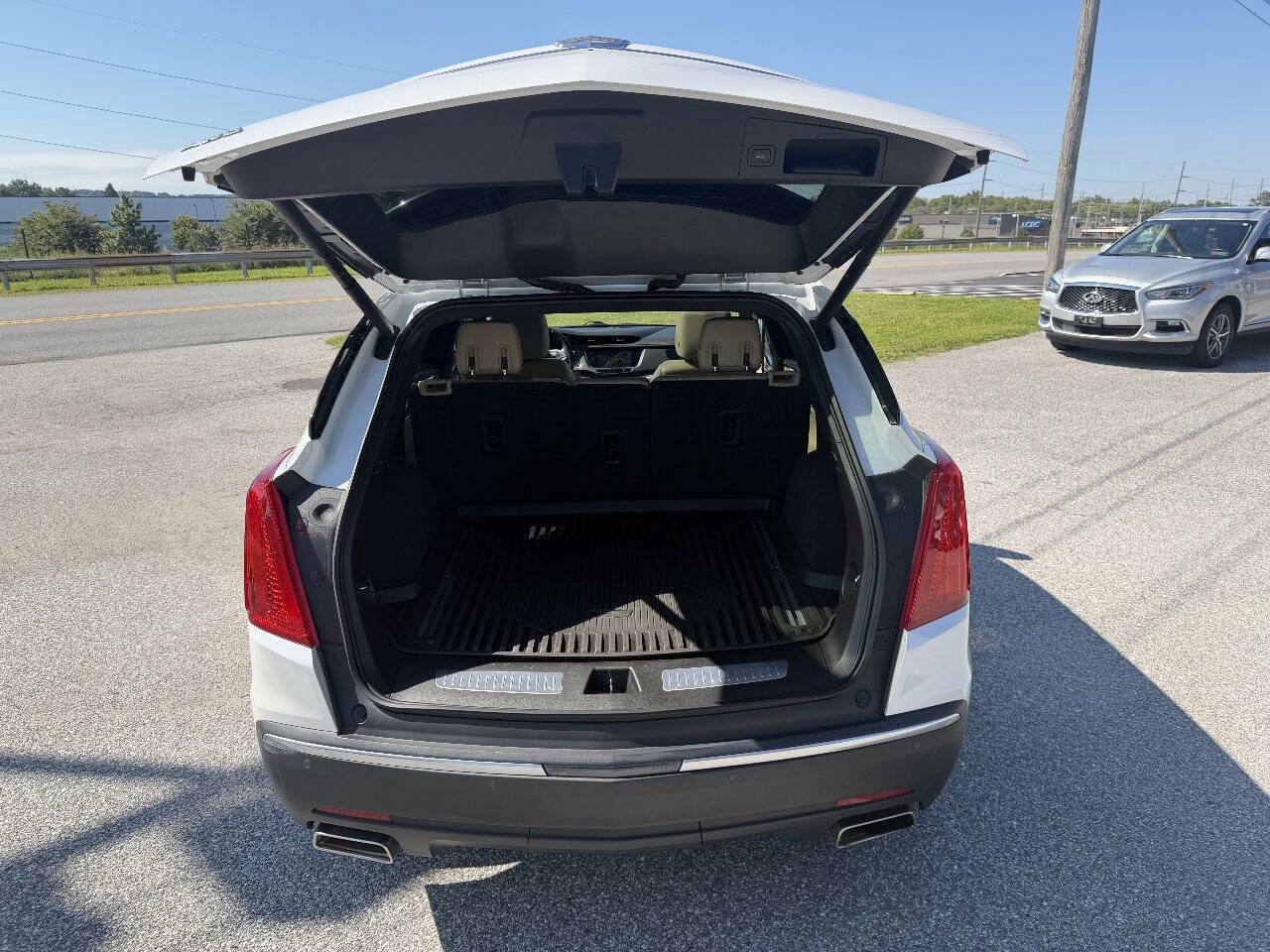 Used 2018 Cadillac XT5 Luxury w/ Driver Awareness Package AWD/4WD image 25