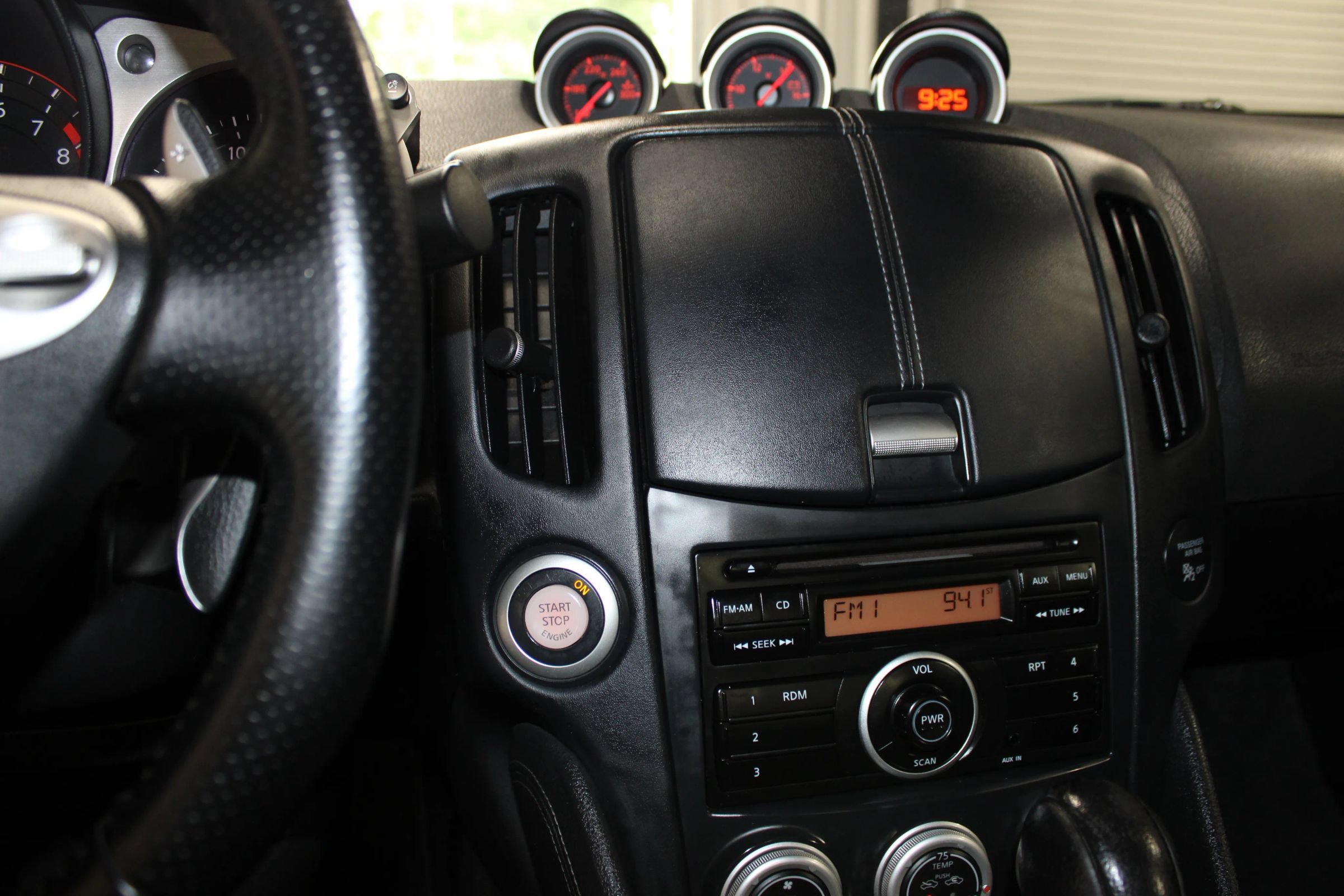 Used 2011 Nissan 370Z Coupe RWD image 15