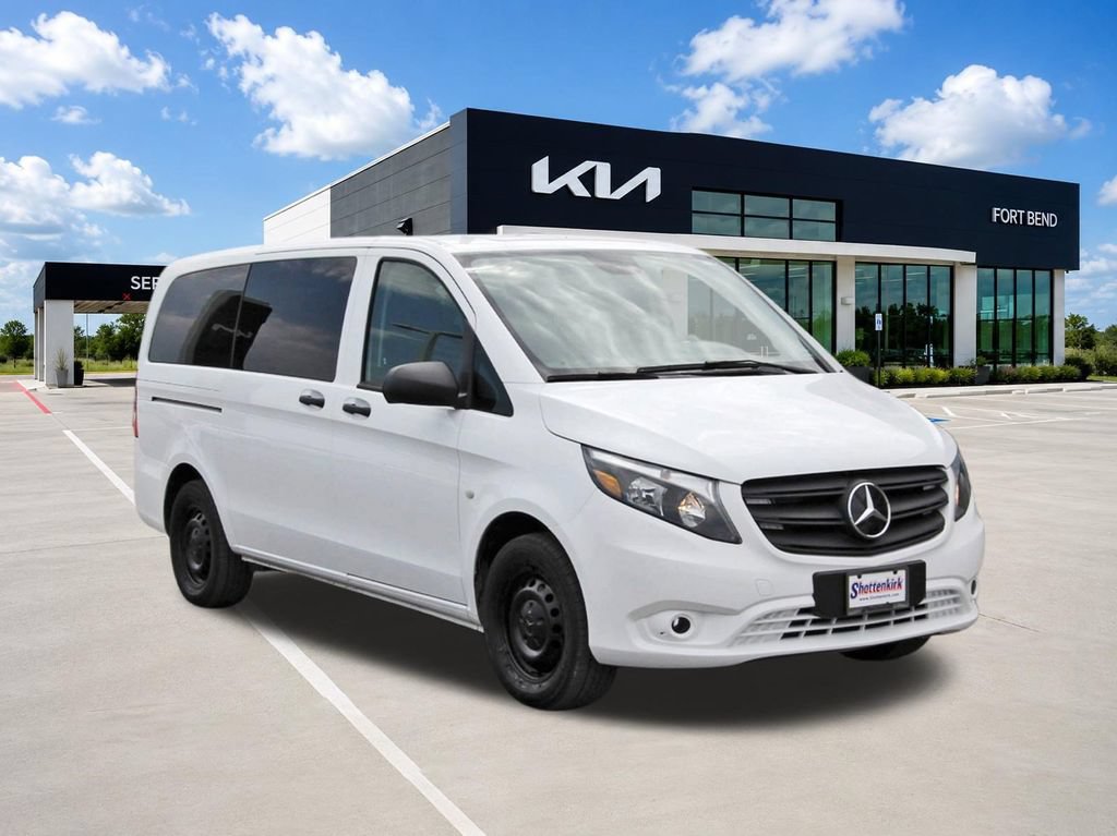 Used 2023 Mercedes-Benz Metris Passenger image 3