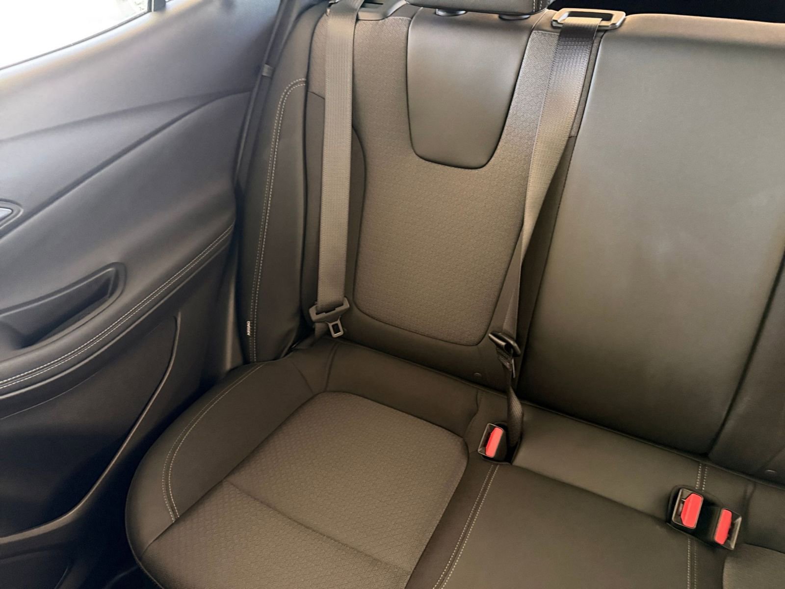 Used 2025 Buick Encore GX Preferred FWD image 38