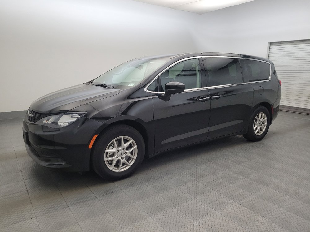 Used 2024 Chrysler Voyager LX FWD image 2