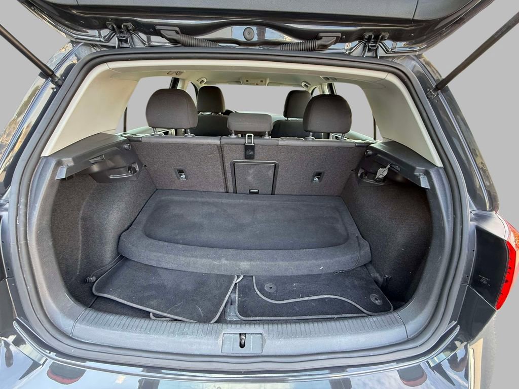 Used 2019 Volkswagen e-Golf SE w/ Driver Assistance Package image 17