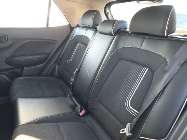 Certified 2022 Hyundai Venue Limited w/ Cargo Package image 6