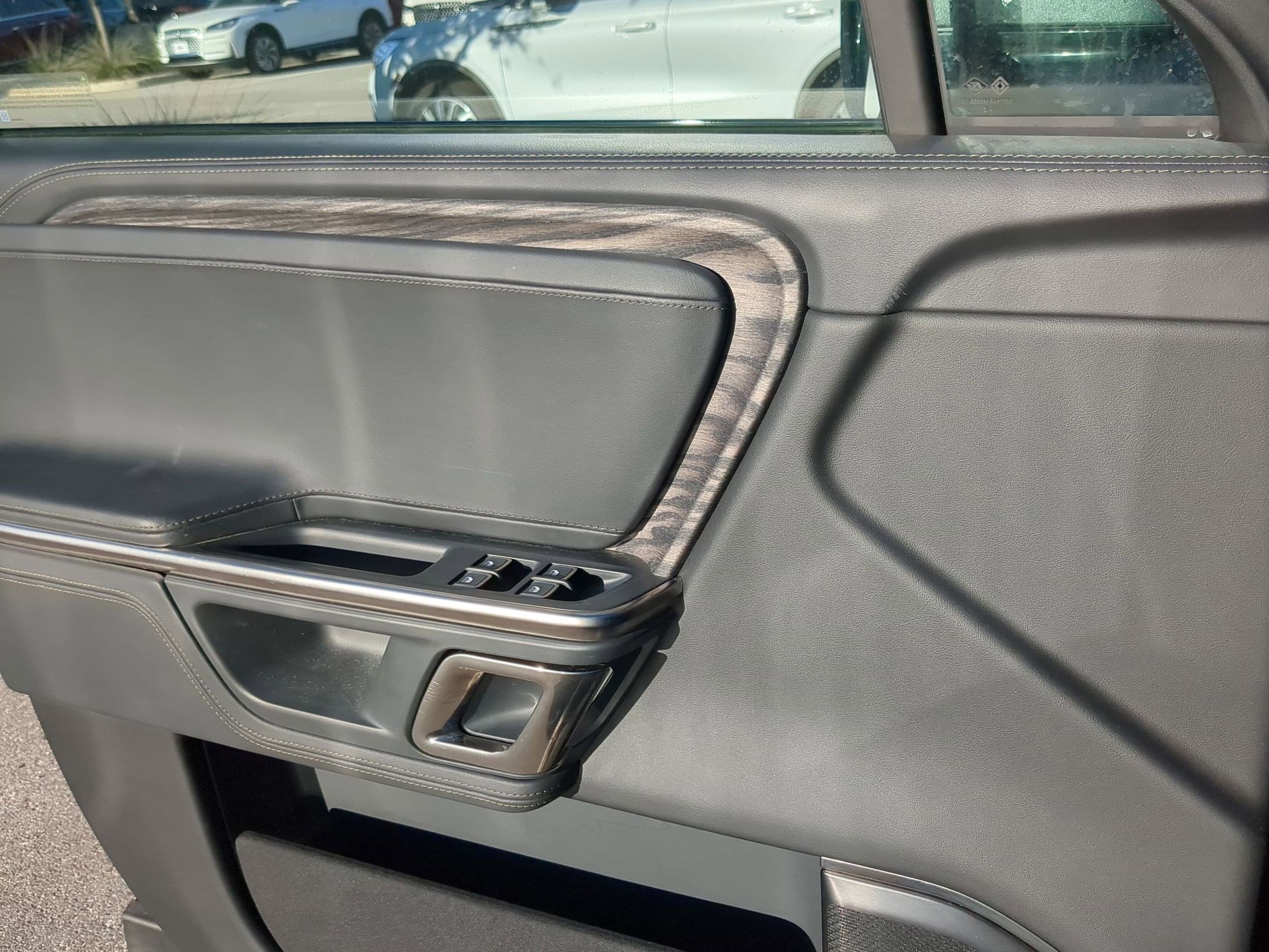 Used 2022 Rivian R1S Launch Edition image 12