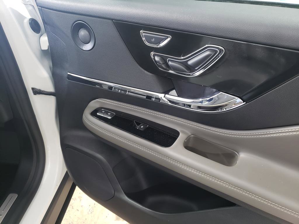 Used 2025 Lincoln Corsair Reserve w/ Equipment Group 202A image 18