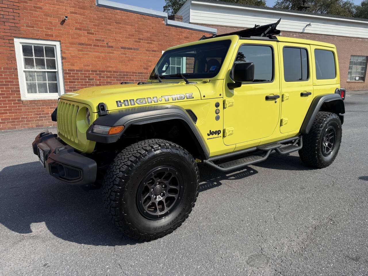 Used 2023 Jeep Wrangler Unlimited Sport AWD/4WD image 1