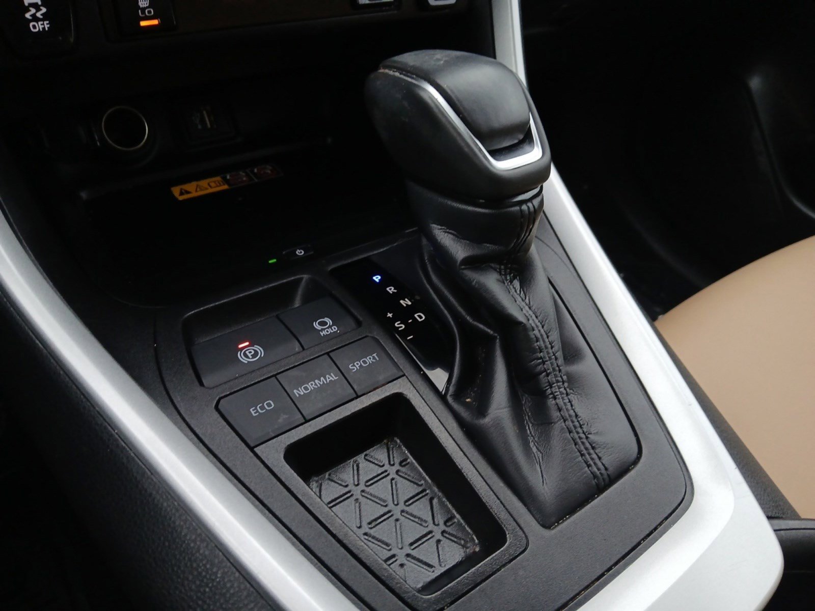 Used 2023 Toyota RAV4 XLE Premium image 19