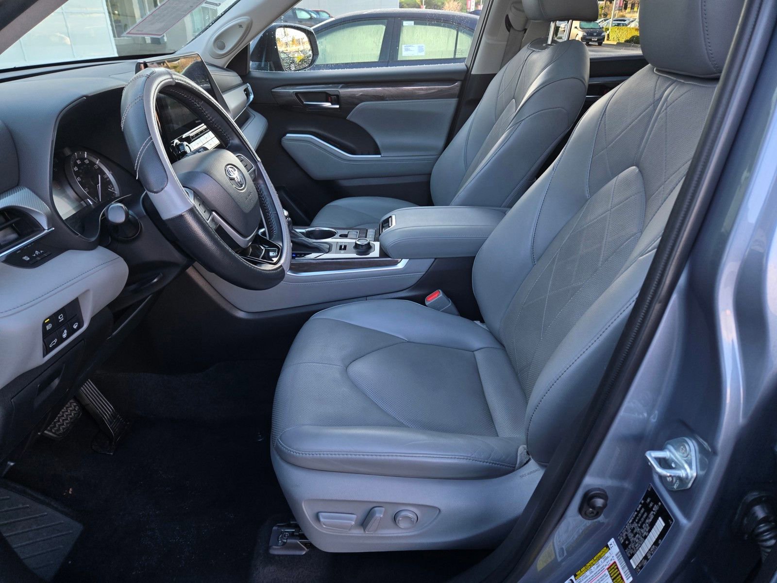 Certified 2022 Toyota Highlander Platinum image 18