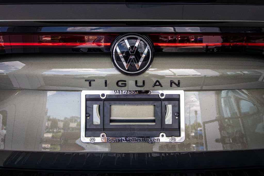 New 2026 Volkswagen Tiguan SE R-Line FWD image 18