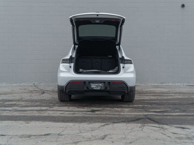 Certified 2025 Porsche Macan Electric image 14