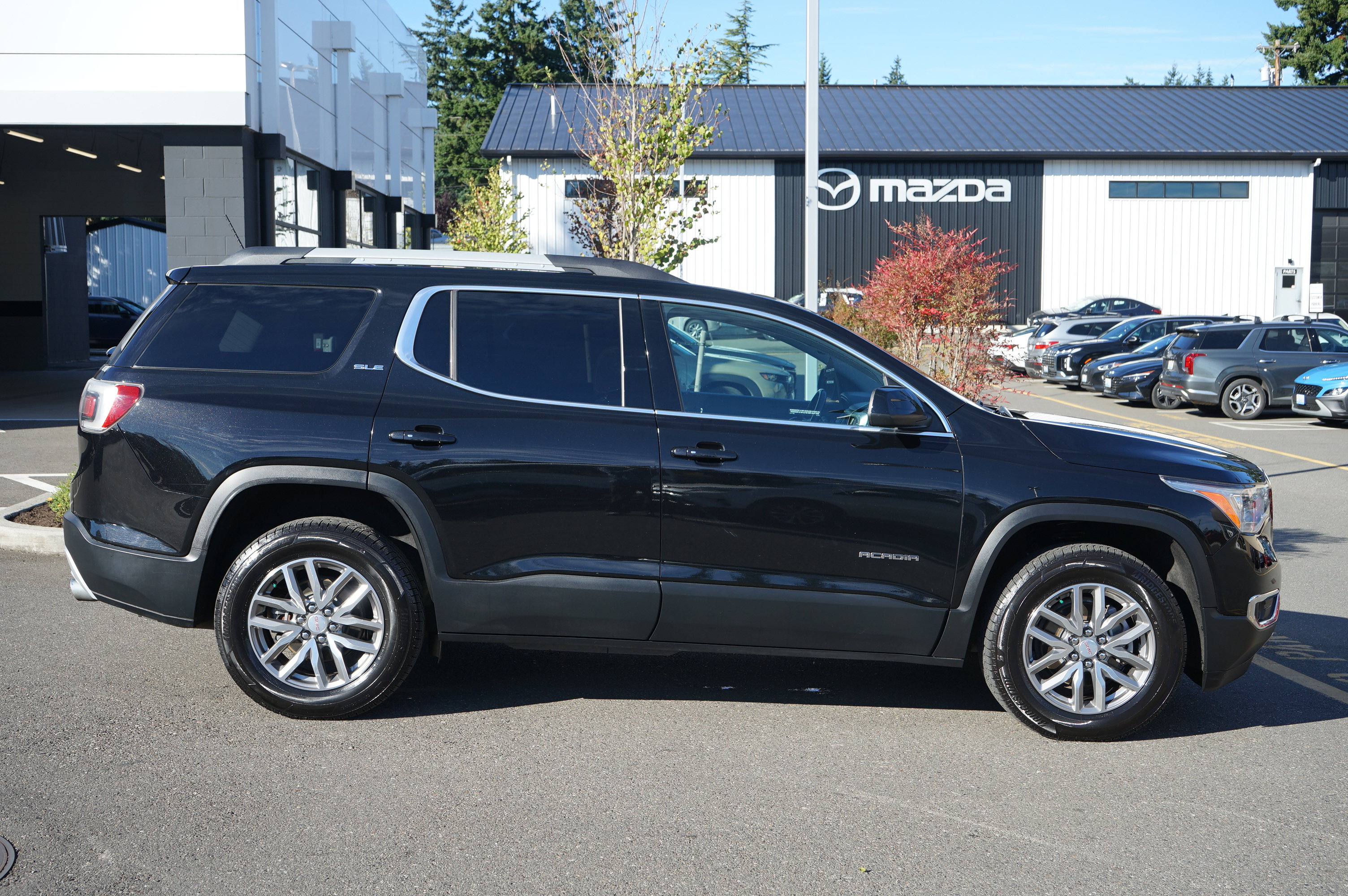 Used 2019 GMC Acadia SLE image 2