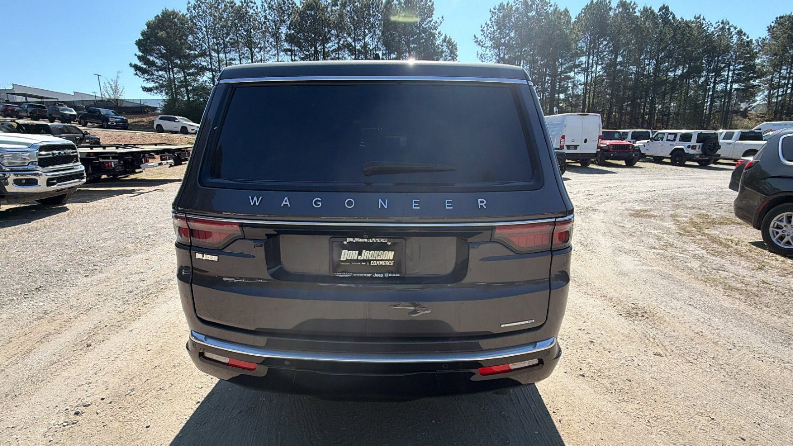 Used 2024 Jeep Wagoneer L Series III w/ Premium Group I image 9