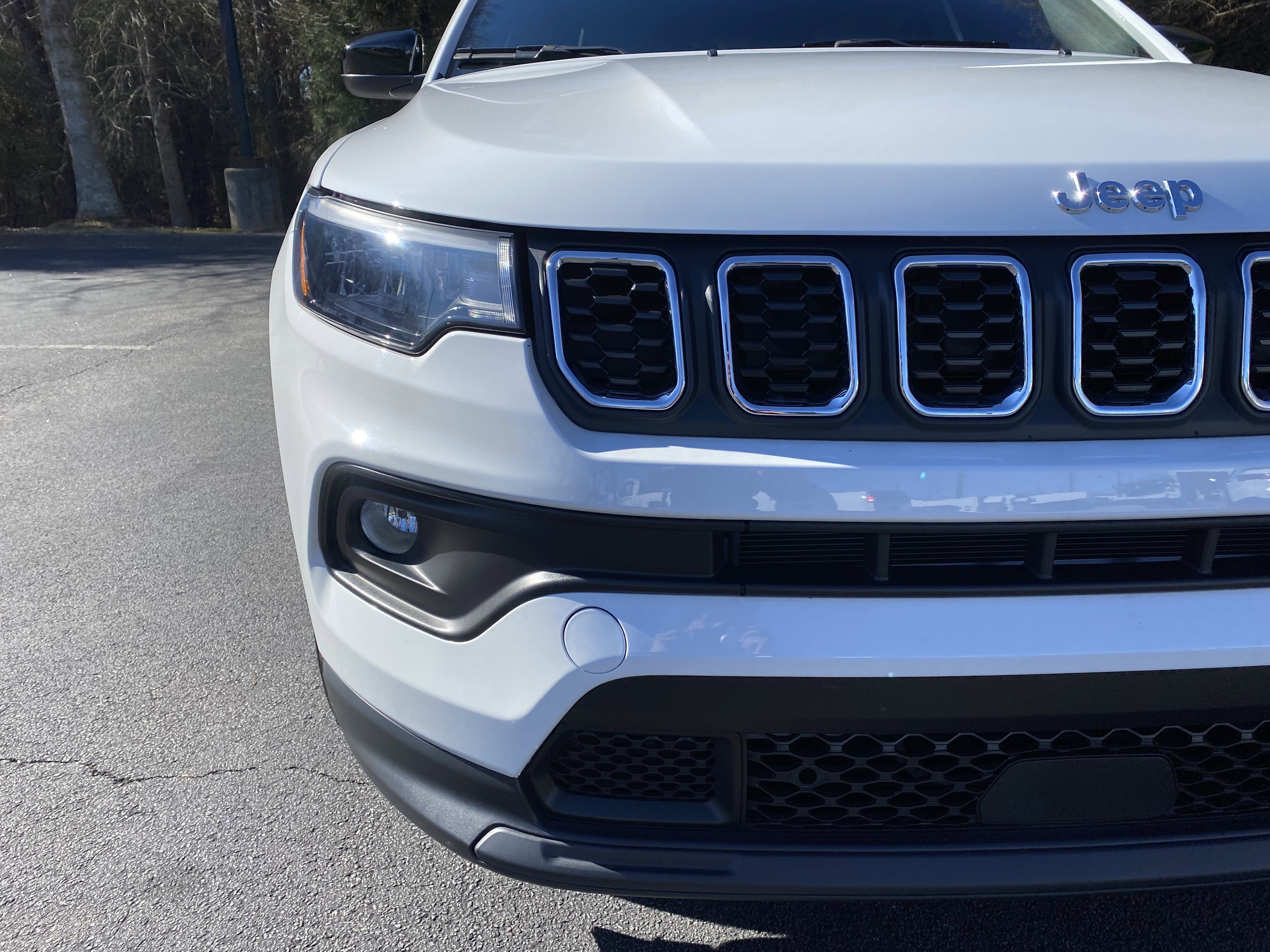 Used 2024 Jeep Compass Latitude image 14