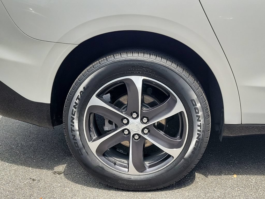 Used 2022 Buick Enclave Essence w/ Experience Buick Package FWD image 5