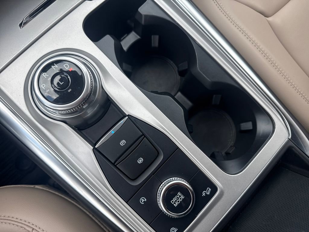 Used 2024 Ford Explorer XLT w/ Equipment Group 202A image 38