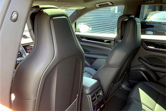 Used 2025 Porsche Macan 4 Electric image 26