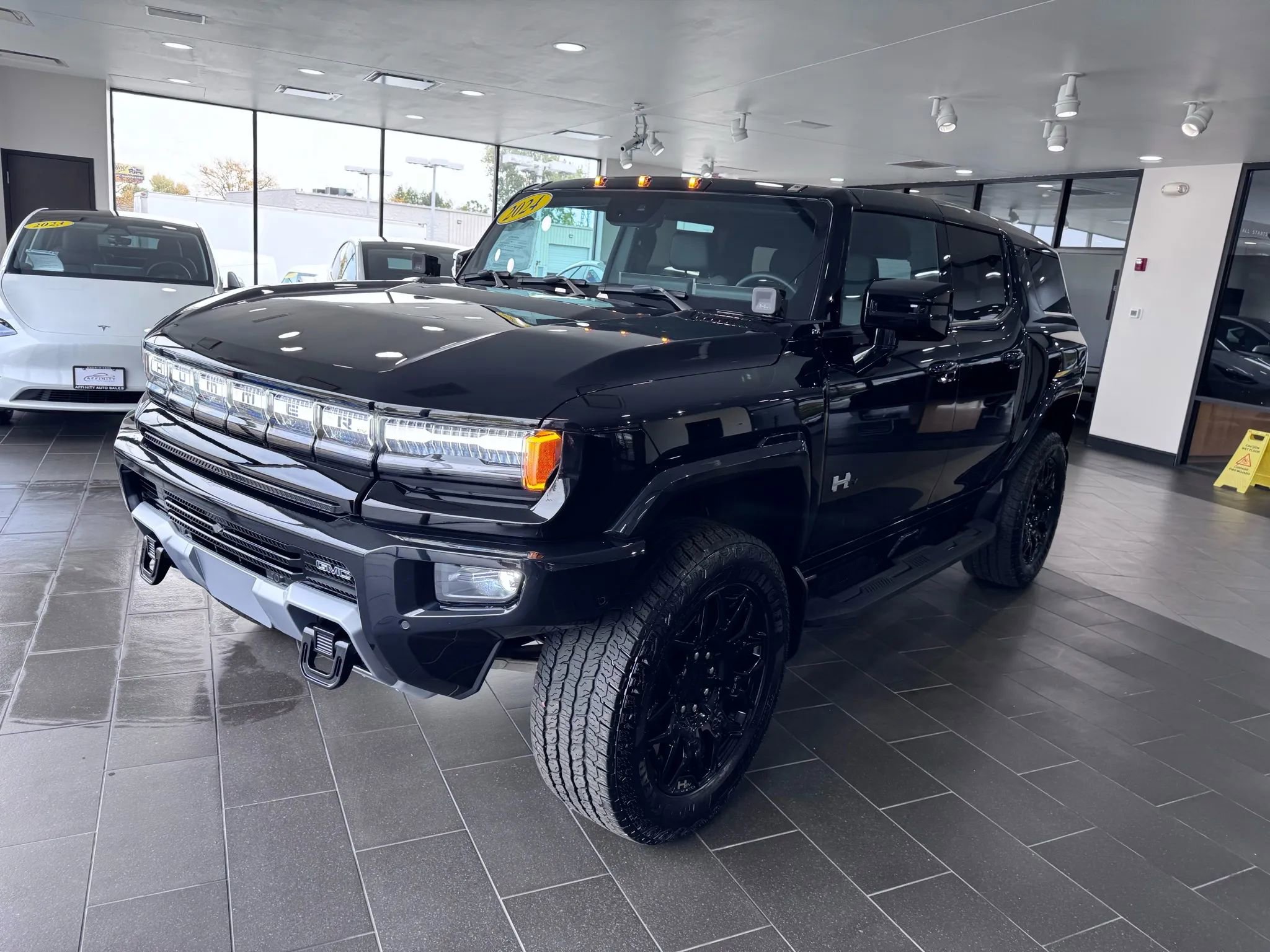 Used 2024 GMC Hummer EV 2X w/ LPO, Illumination Package image 2