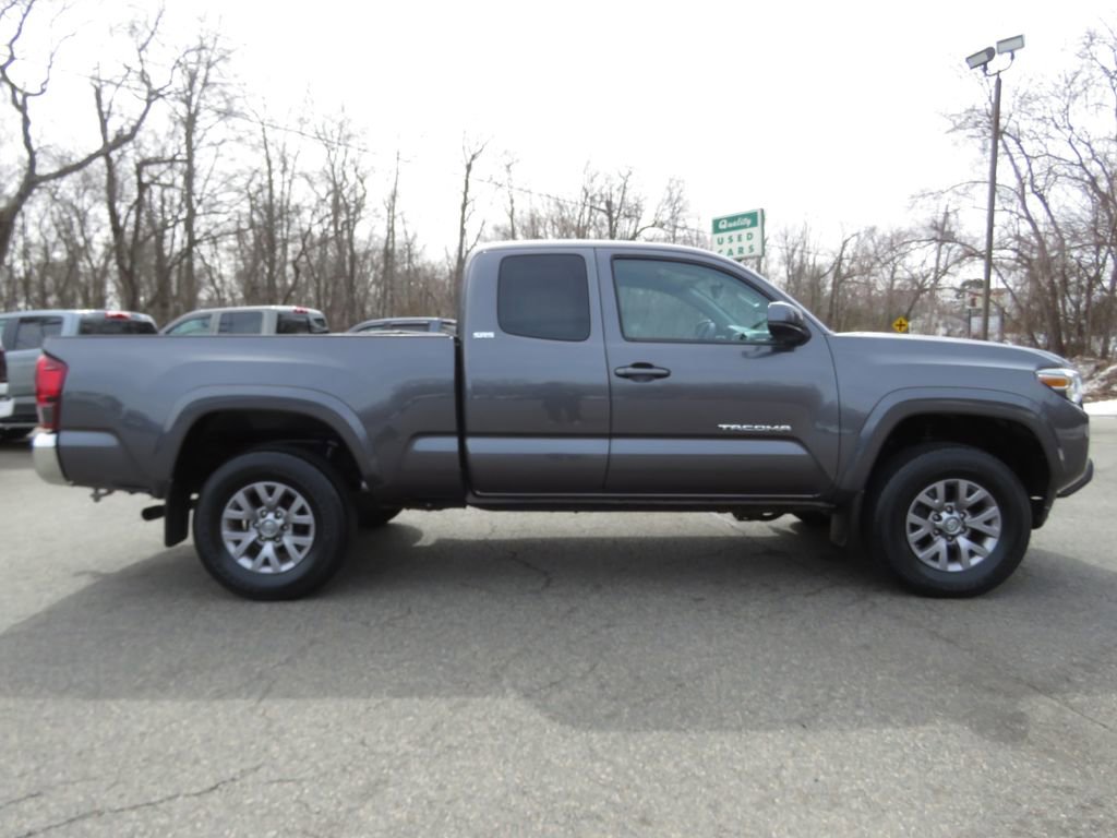 Used 2019 Toyota Tacoma SR5 AWD/4WD image 4