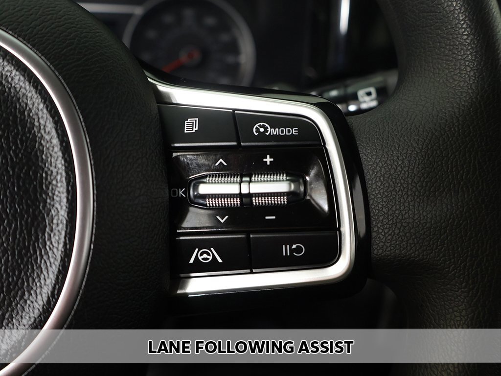 Used 2023 Kia Sorento LX image 3