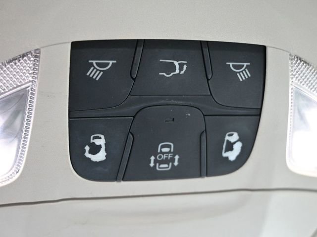 Used 2019 Chrysler Pacifica Touring-L image 37