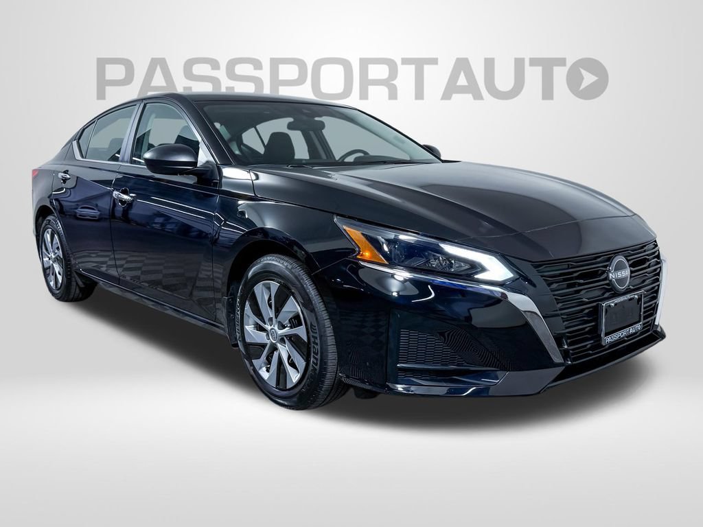 Certified 2025 Nissan Altima 2.5 S FWD image 3