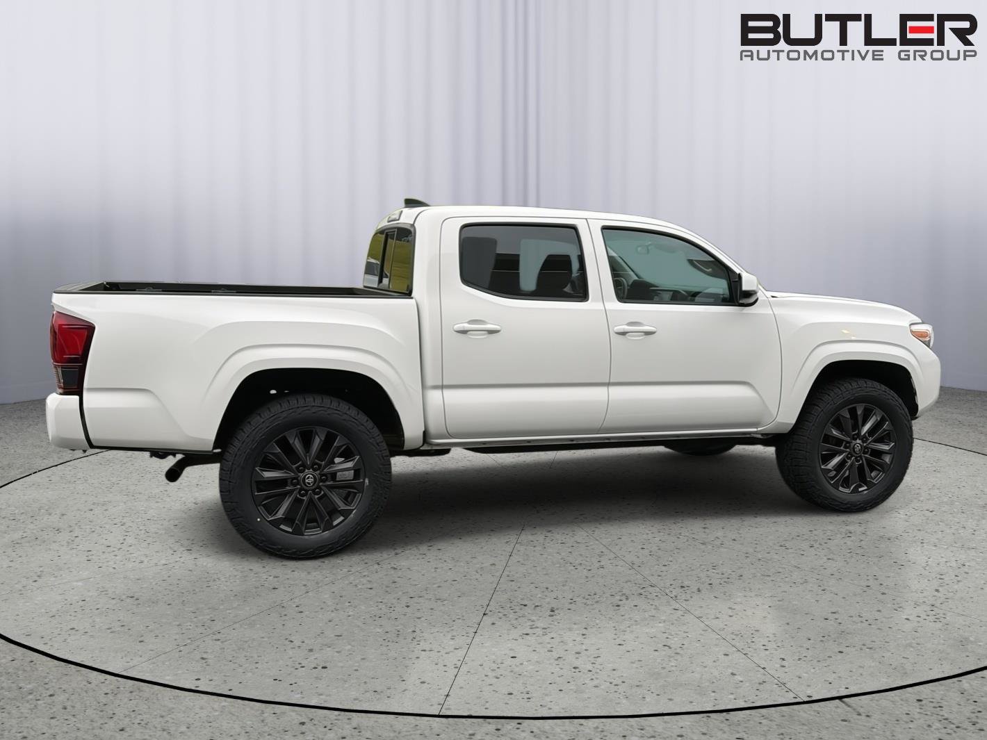 Used 2023 Toyota Tacoma SR AWD/4WD image 8