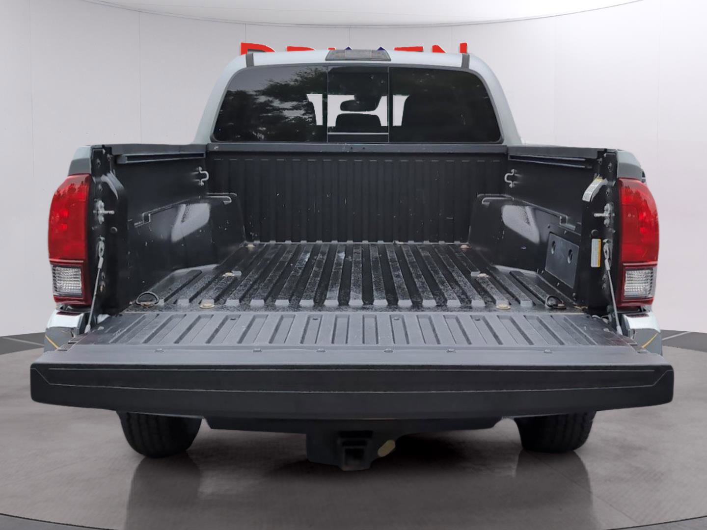 Used 2023 Toyota Tacoma SR5 AWD/4WD image 9