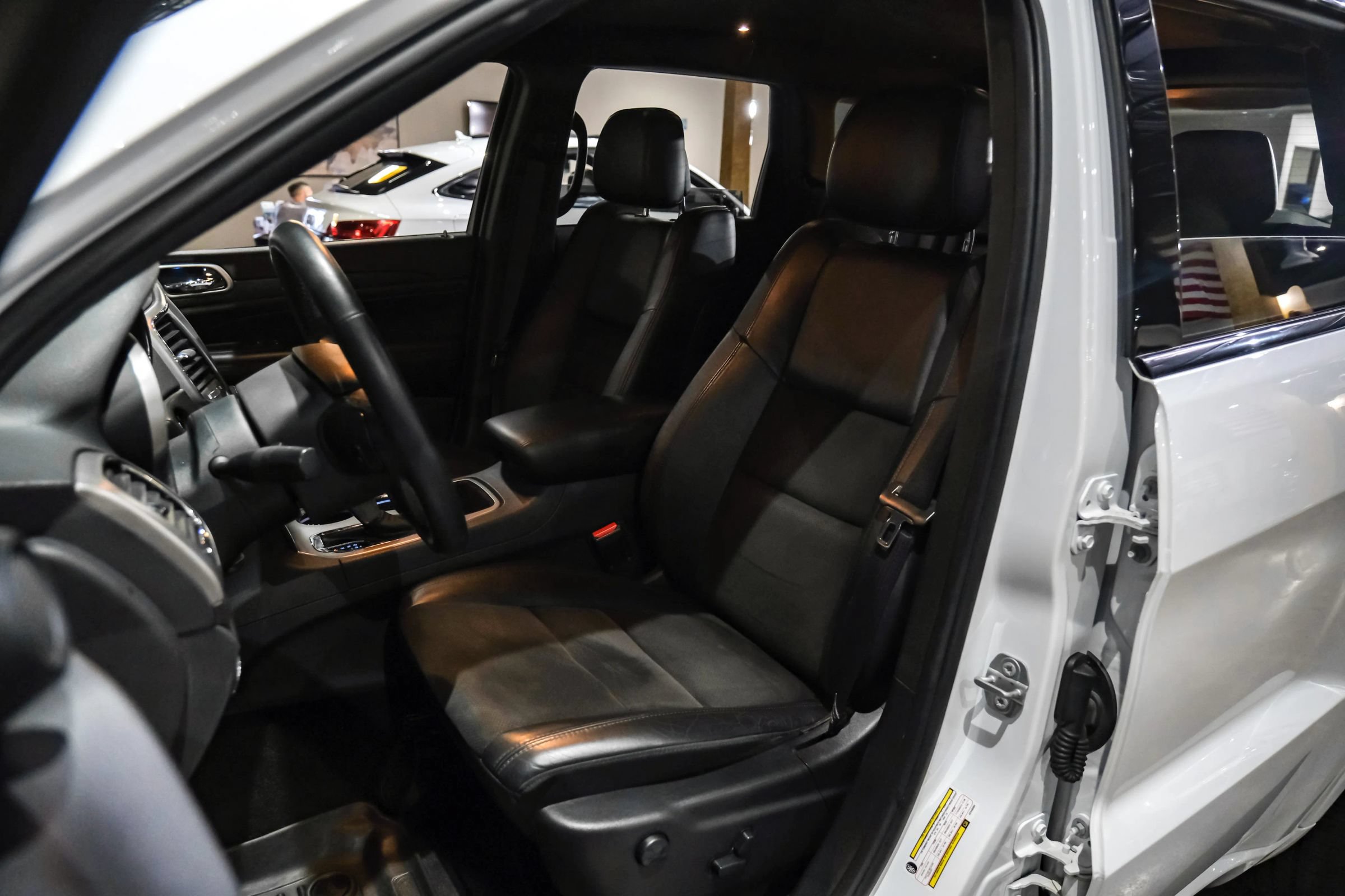 Used 2018 Jeep Grand Cherokee Altitude AWD/4WD image 28